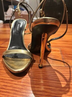 NWOT Nine West Reina Gold Metallic Stiletto Ankle-Strap Sandals
